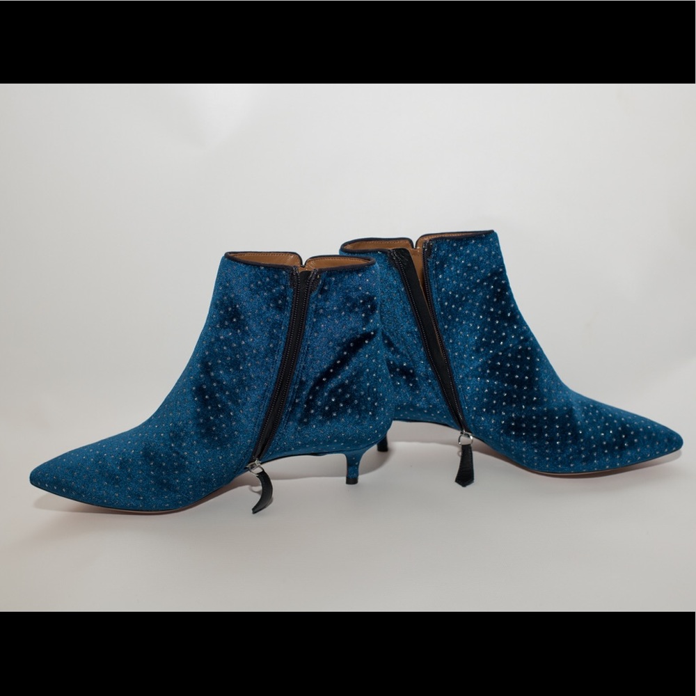 Super elegant Aquazzura velvet boots